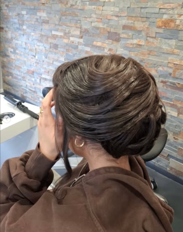Opgestoken bruiloftkapsel gestyled bij Studio K